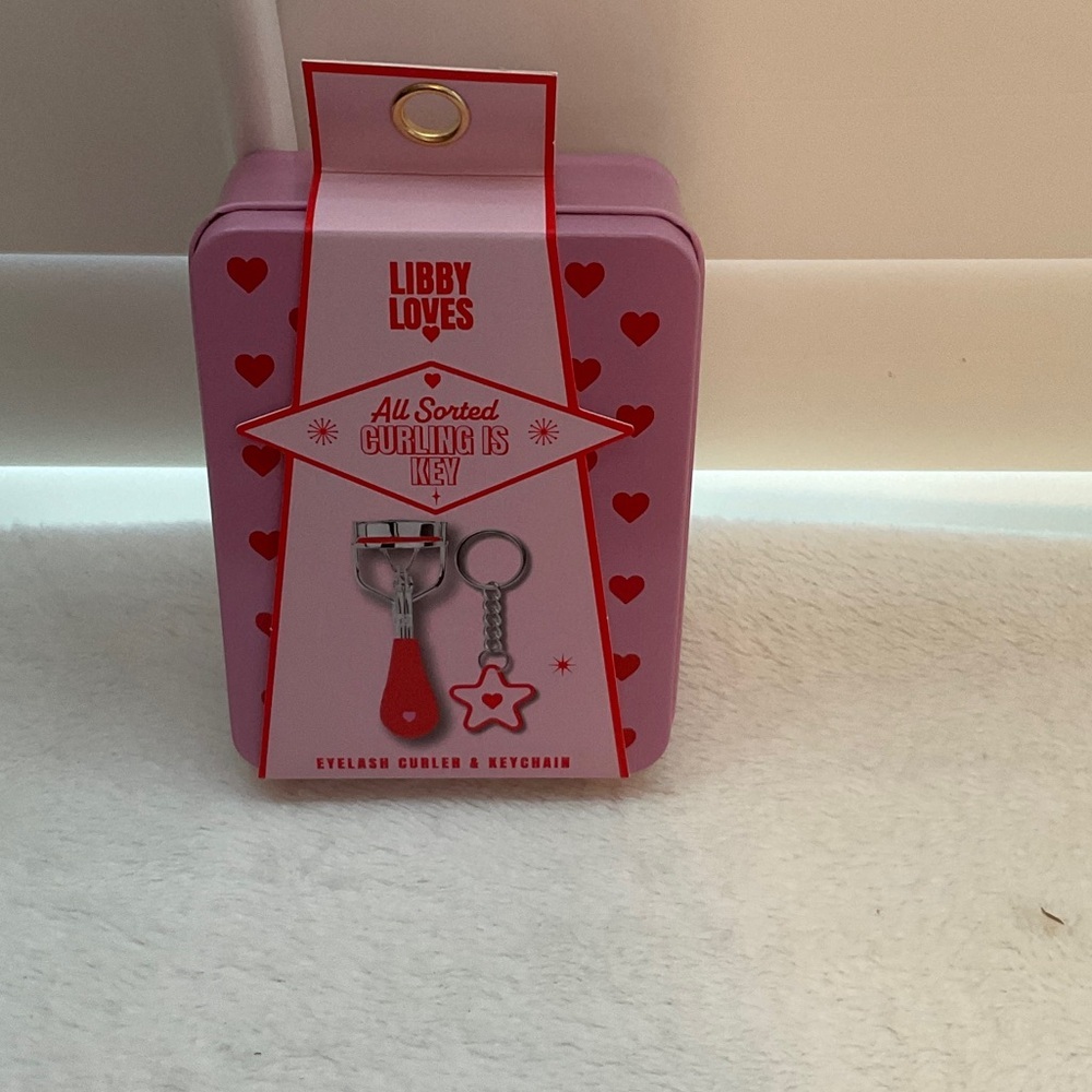 Red Eyelash Curler & Keychain Set